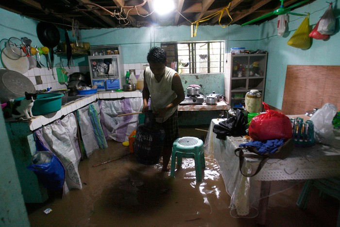 Chạy lụt ở Manila, Philipinese.